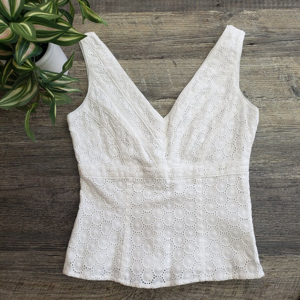 Georgiou Studio Sleeveless V-Neck White Eyelet Top Size 0